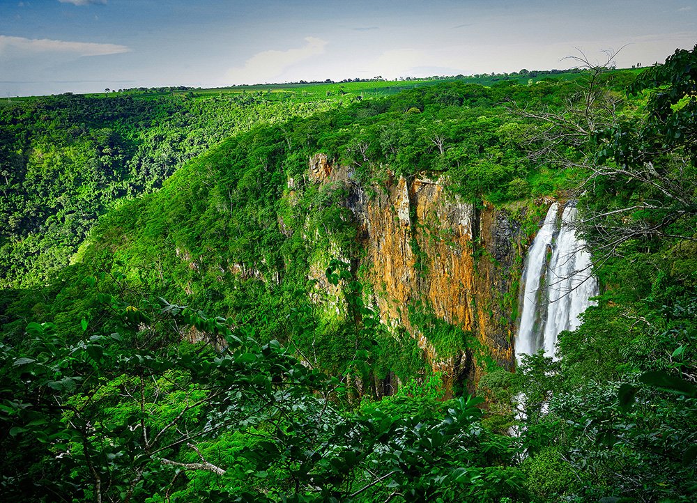 Cascata Grande -  Parque Estadual Furnas do Bom Jesus | Foto: Ken Chu/Secretaria de Turismo do Governo do Estado de SP