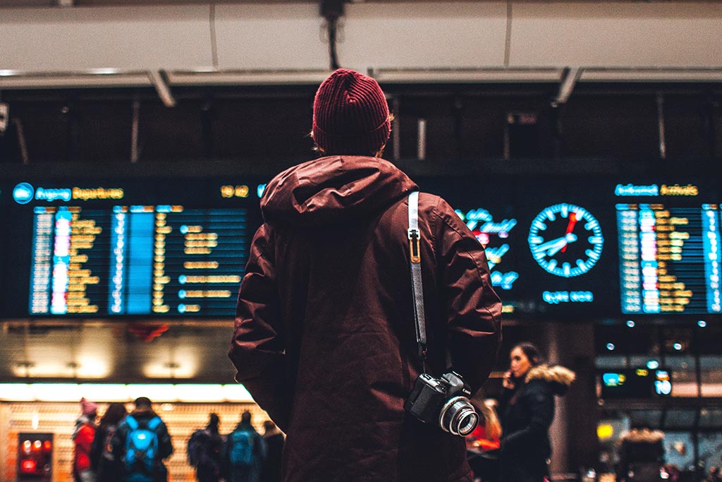 aeroporto pessoaolha erik odiin unsplash