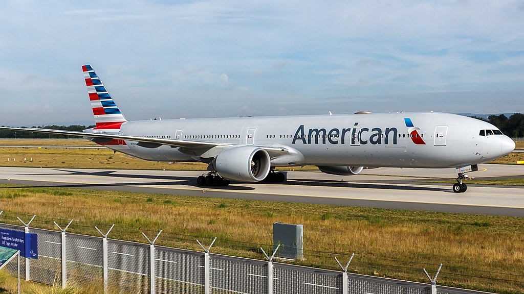 1024px American Airlines Boeing 777 300ER N719AN at Frankfurt Airport 2