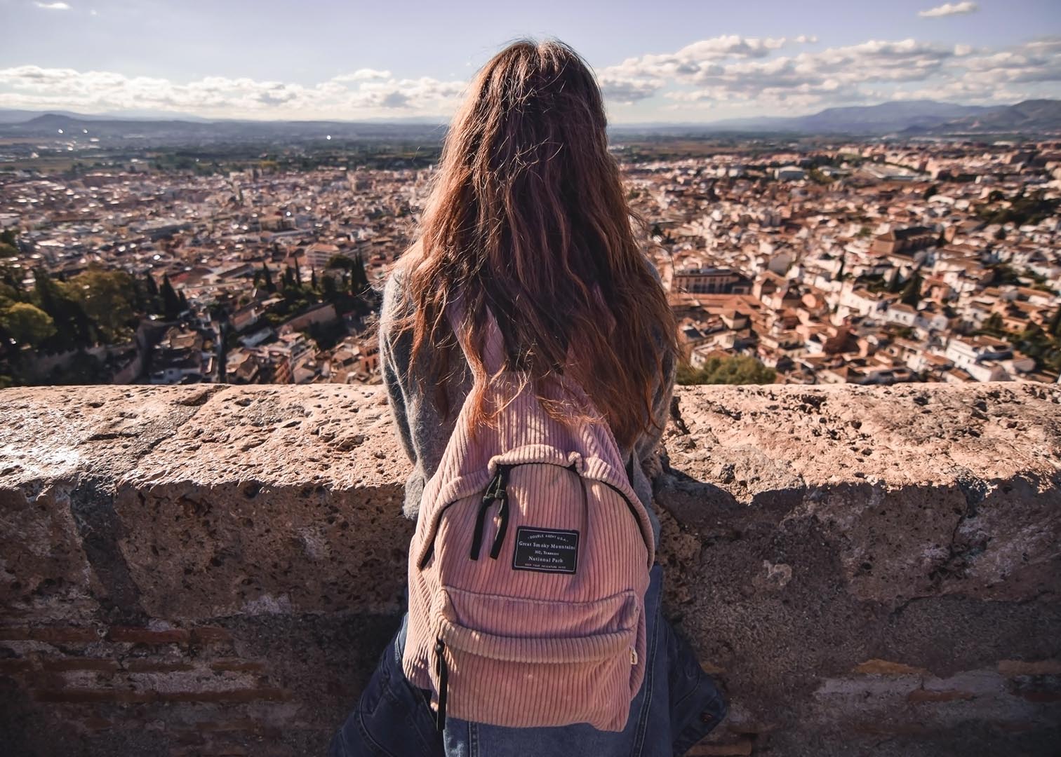 melhores cidades para mulher viajar sozinha