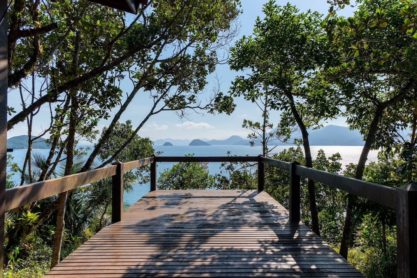 Airbnb em Ubatuba: 20 casas espetaculares até R$ 200 por pessoa 10 Airbnb em Ubatuba - Mirante do Rony - Almada