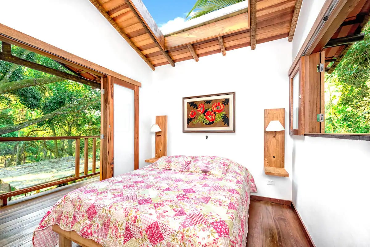 Airbnb em Ilhabela: 19 casas de cinema até R$ 200 por pessoa 1 Airbnb Ilhabela: Chalé com vista para as estrelas