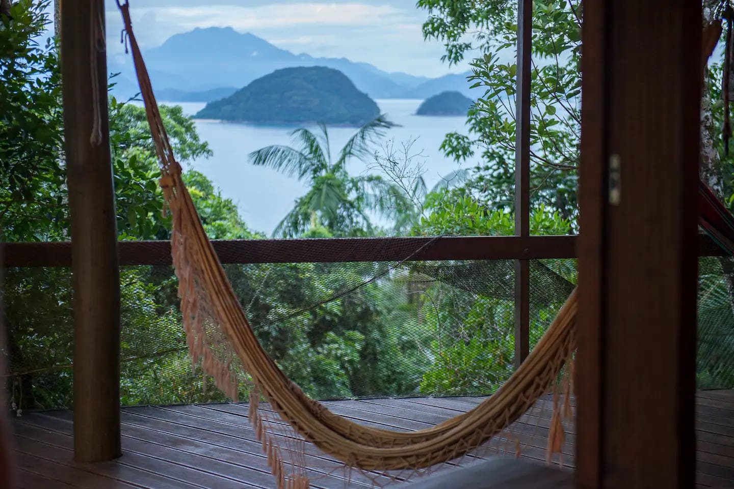Airbnb em Ubatuba: 20 casas espetaculares até R$ 200 por pessoa 7 Airbnb em Ubatuba - Casa com vista espetacular na Praia do Félix