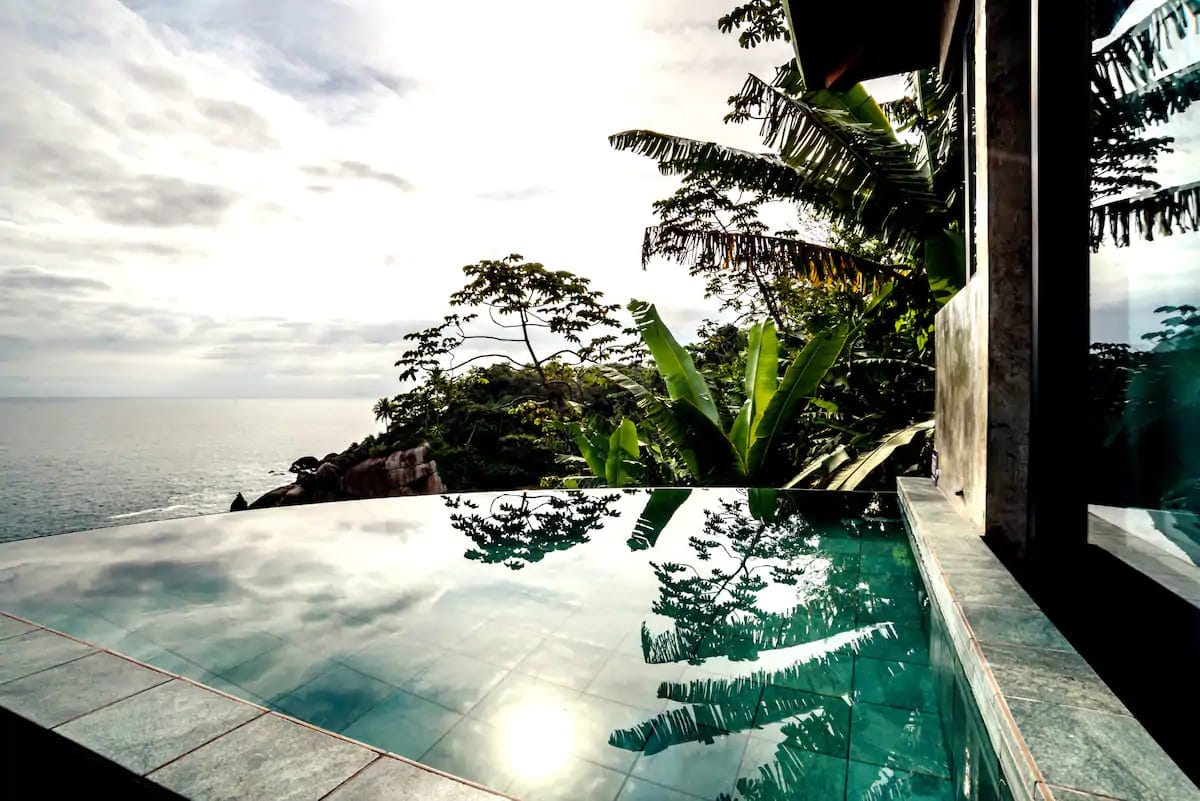 Airbnb em Ilhabela: 19 casas de cinema até R$ 200 por pessoa 10 Airbnb Ilhabela - Casa das Águas com piscina exclusiva de borda infinita
