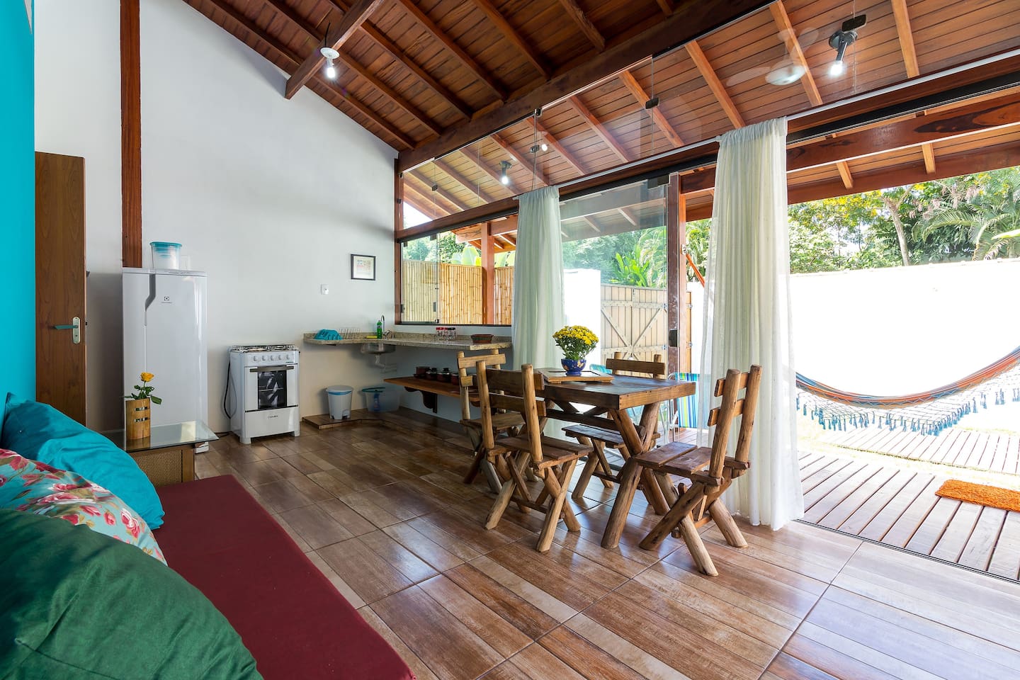 Airbnb em Paraty: Casas imperdíveis de até R$ 200 por pessoa 10 Airbnb em Paraty - Chalet Borboleta Bleu