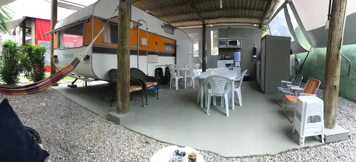 Airbnb São Sebastião: 10 opções num dos mais belos destinos do litoral norte de SP 10 Airbnb em São Sebastião - Praia de Barequeçaba Trailer Amplo Aconchegante!