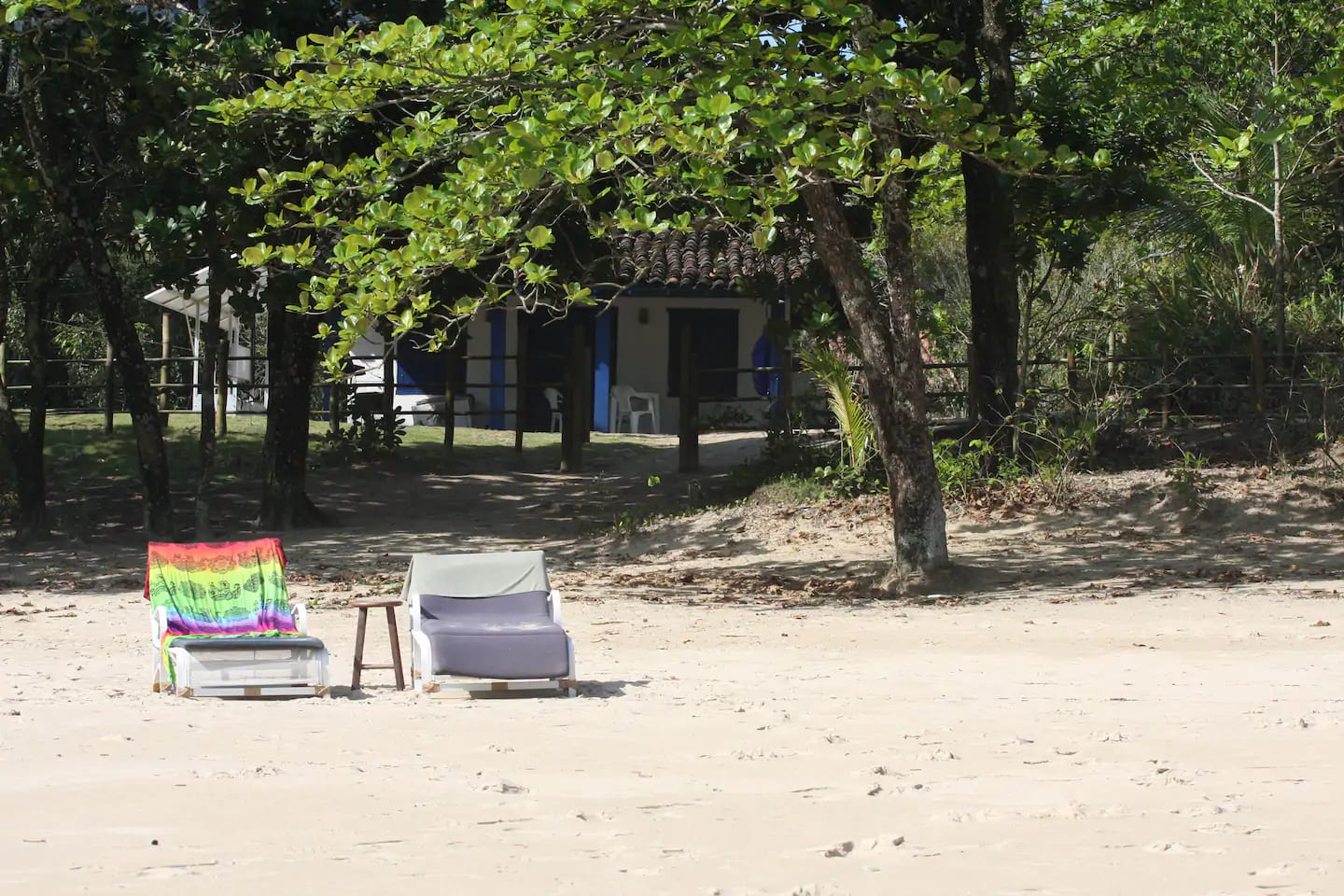 Uma casa caiçara pra chamar de sua a ZERO passos da praia 1 Casa pé na areia em frente à praia do Bonete! - Airbnb
