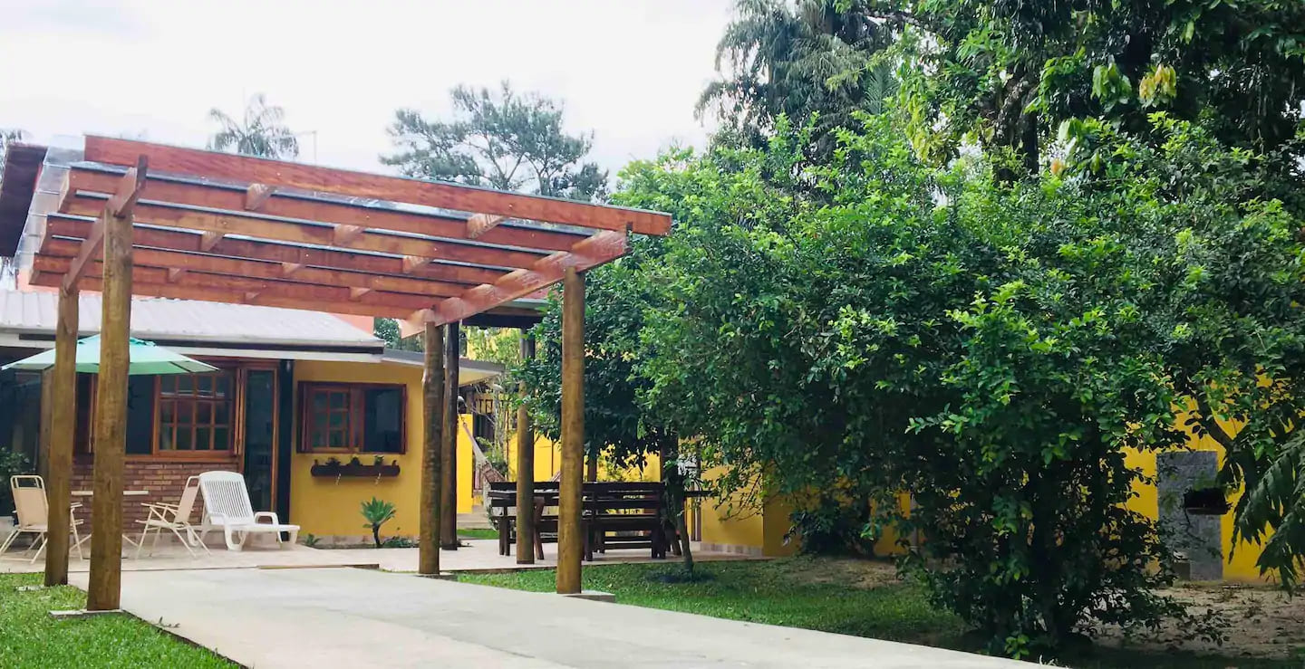 Airbnb em Caraguatatuba: opções para você relaxar sem aglomeração 2 Airbnb em Caraguatatuba - Nautical House 280m da praia Massaguaçu e Cocanha