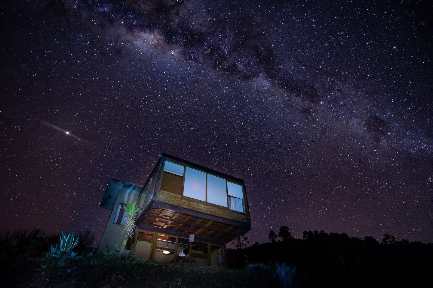Glampings, tendas e domos: 10 incríveis opções Brasil afora 2 Bangalô de Vidro: Experiência em meio a Natureza - Airbnb
