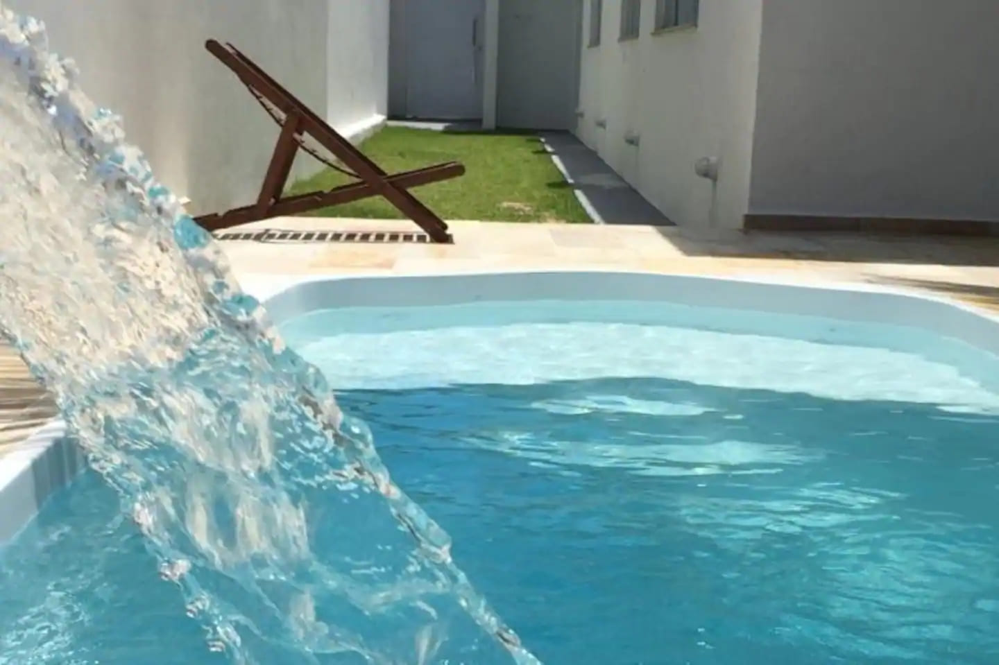 Airbnb em Caraguatatuba: opções para você relaxar sem aglomeração 3 Airbnb em Caraguatatuba - Frente Mar - Casa Espaçosa e Área Gourmet (Wi-Fi)
