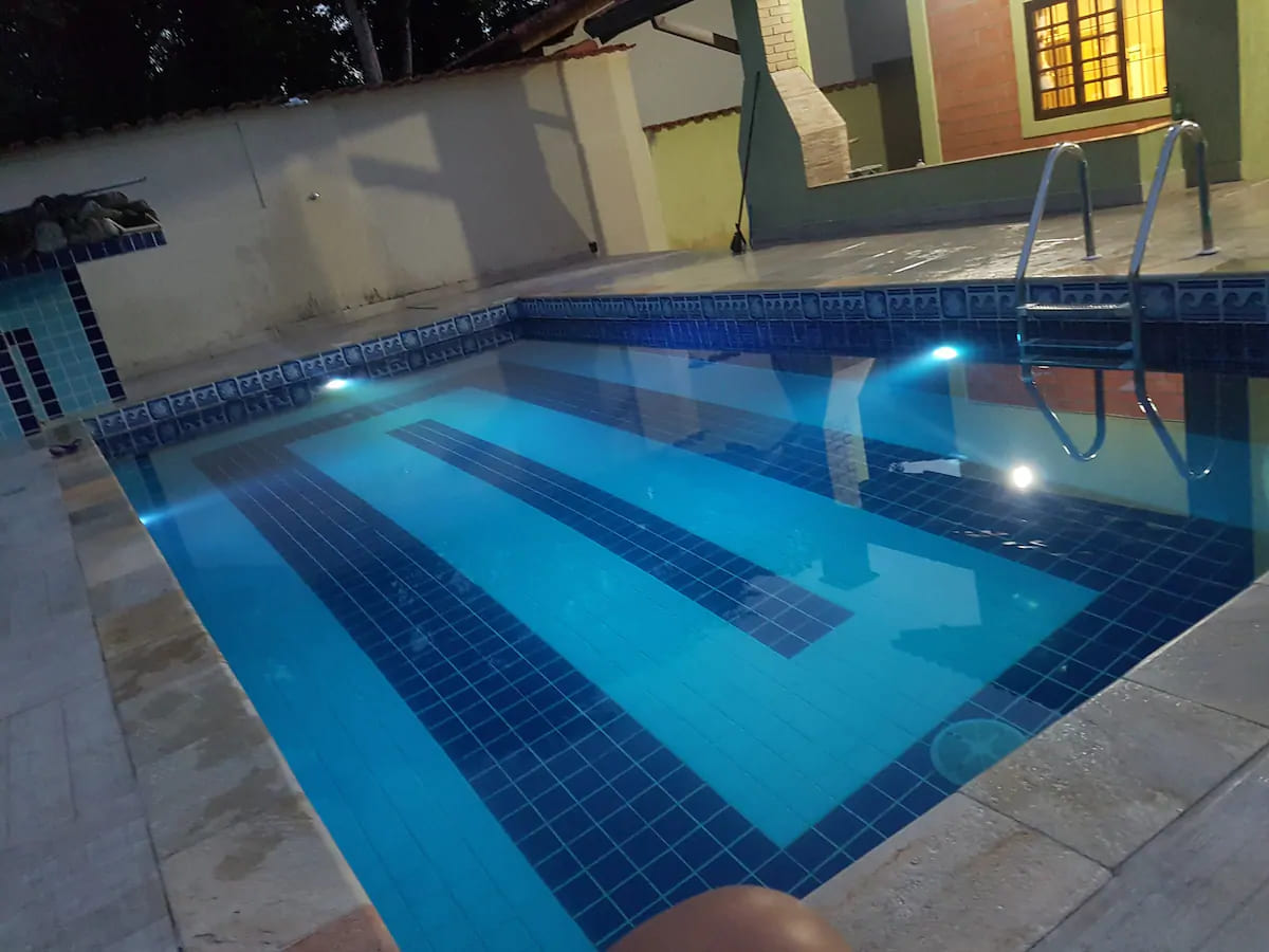 Airbnb em Bertioga - Casa c/ 3 quartos c/ Ar Condic ( 1 Suíte), piscina