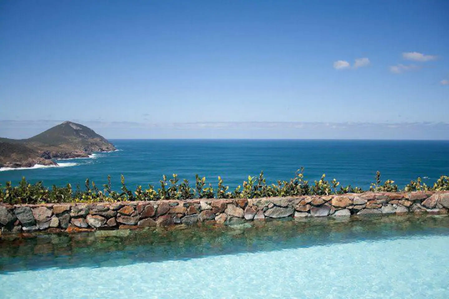 A casa com piscina com a melhor vista de Arraial do Cabo 3 Airbnb: Exclusividade no Pontal do Atalaia