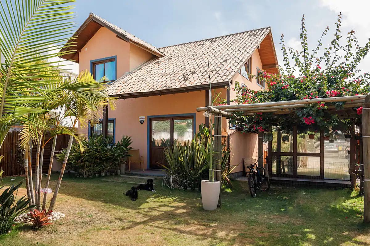 Airbnb em Florianópolis - 10 casas para relaxar perto da natureza 4 Airbnb em Florianópolis - Aluguel de Temporada em Campeche Central