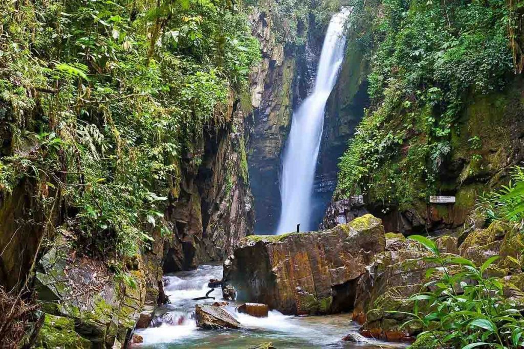 Lugares baratos para Viajar em SP: Cachoeira Betary - PETAR