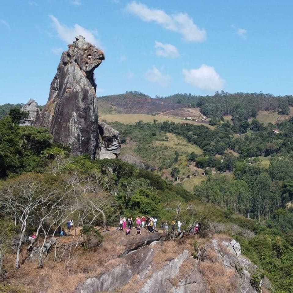 Lugares para viajar no Rio de Janeiro - Parque Ecológico do Cão Sentado | Foto: Divulgação/@pedradocaosentado