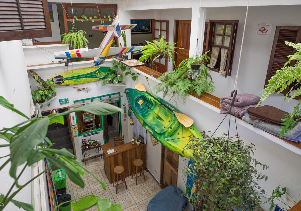 Hostels, ongs e projetos oferecem lugares para se hospedar em troca de trabalho voluntário em Ilhabela, um deles é o Green Hostel | Foto: Divulgação/Worldpackers.