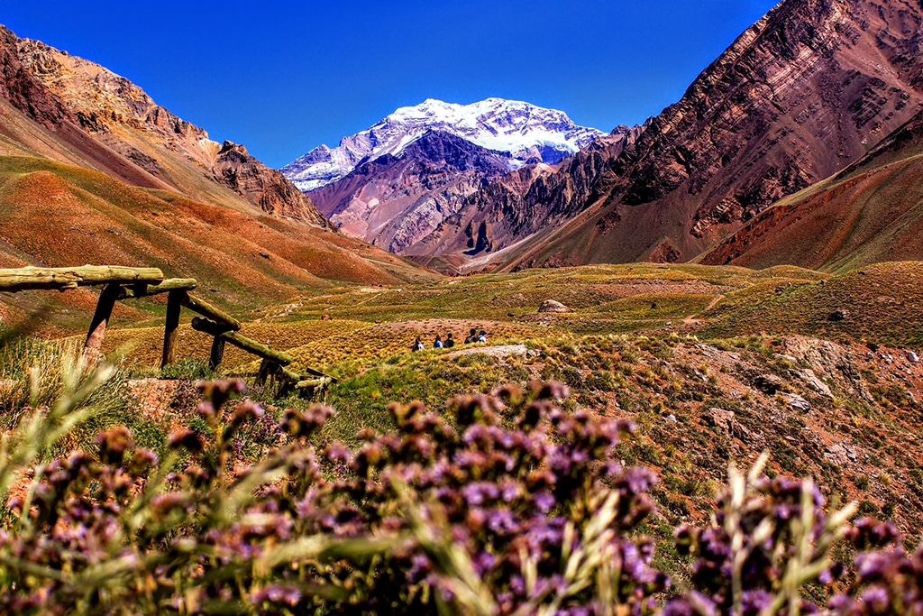 Já é possível realizar o sonho de conhecer as incríveis paisagens do país vizinho. Uma das exigências de entrada é a contratação de um Seguro Viagem Argentina | Foto: Nicolas Perez/Unsplash.