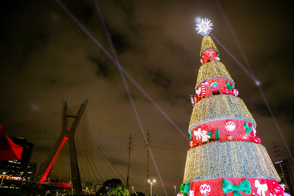 Arvore Natal Estaiada 27.11.21 Foto Daniel Deak