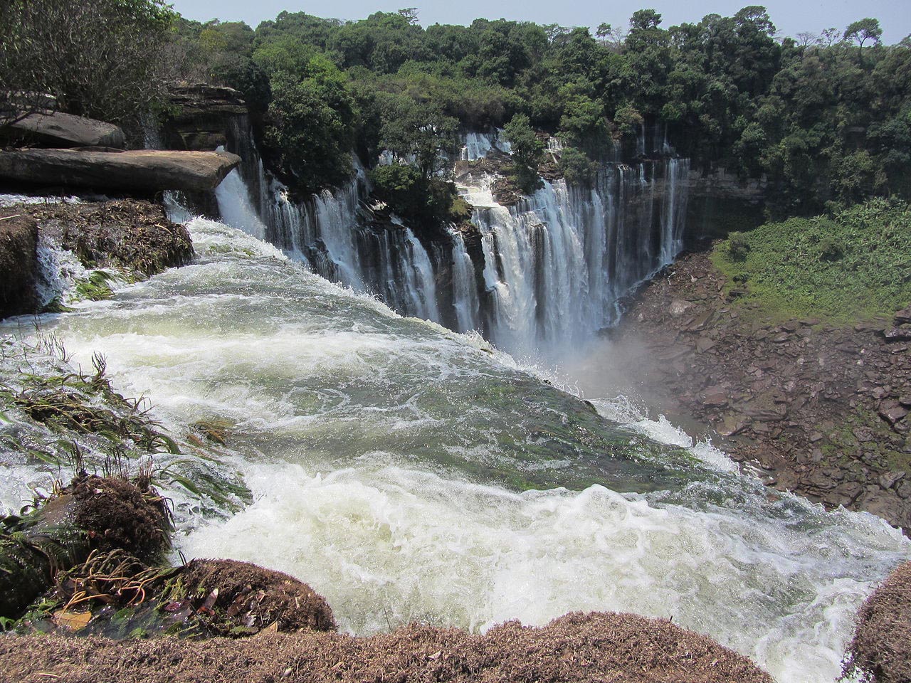 Seguro Viagem Angola - Na imagem em destaque as Quedas de Kalandula, em Malanje, Angola - Foto de L.Willms / Wikimedia Commons