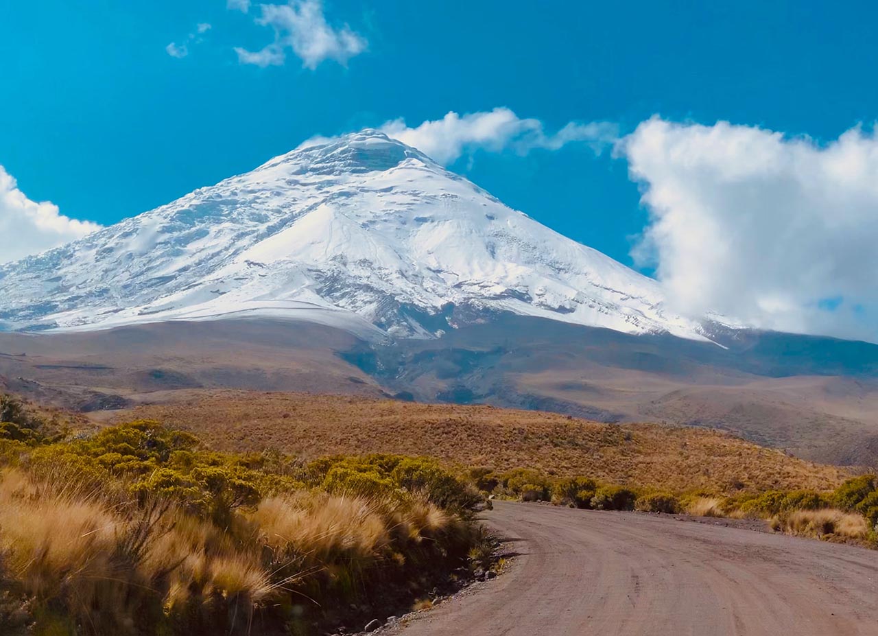 Seguro Viagem Euqador - Na imagem em destaque o Vulcão Cotopaxi no Equador - Foto de Jaime Dantas / Unsplash