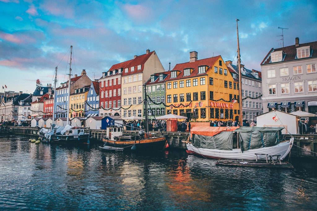 Seguro Viagem Dinamarca - Na imagem em destaque o canal de Nyhavn, Copenhague, Dinamarca - Foto de Nick Karvounis / Unsplash