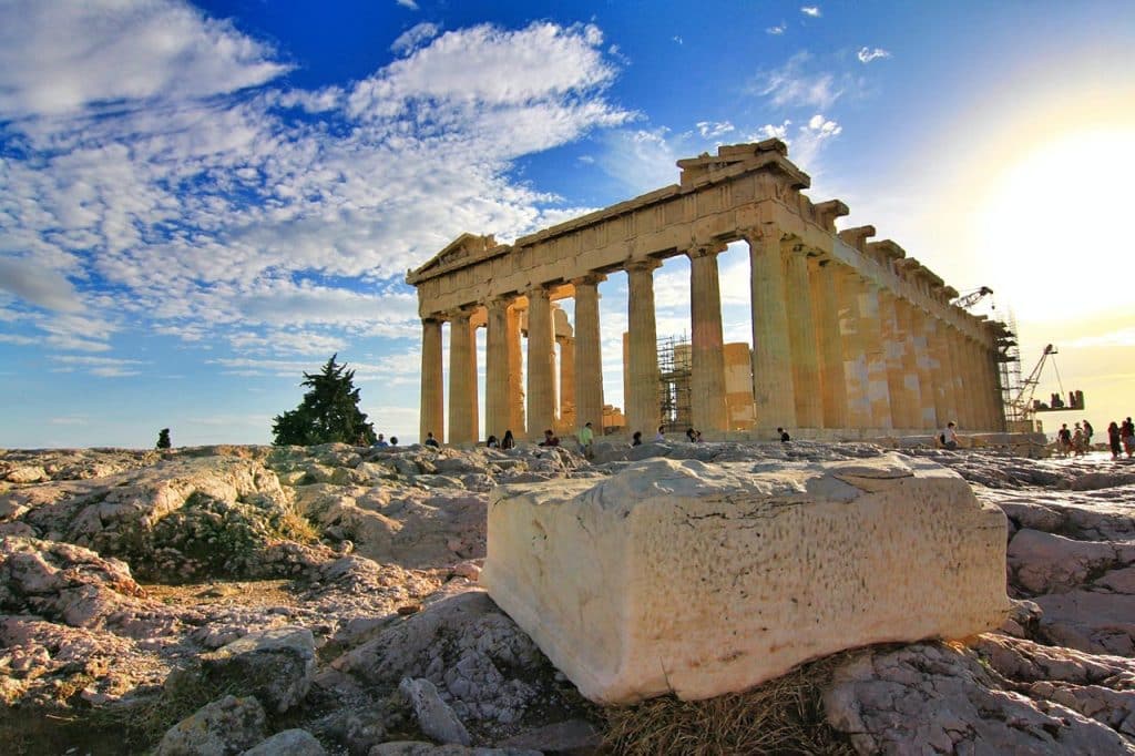 Seguro Viagem Grécia - Na imagem o Parthenon em Atenas, Grécia - Foto de Patrick / Unsplash