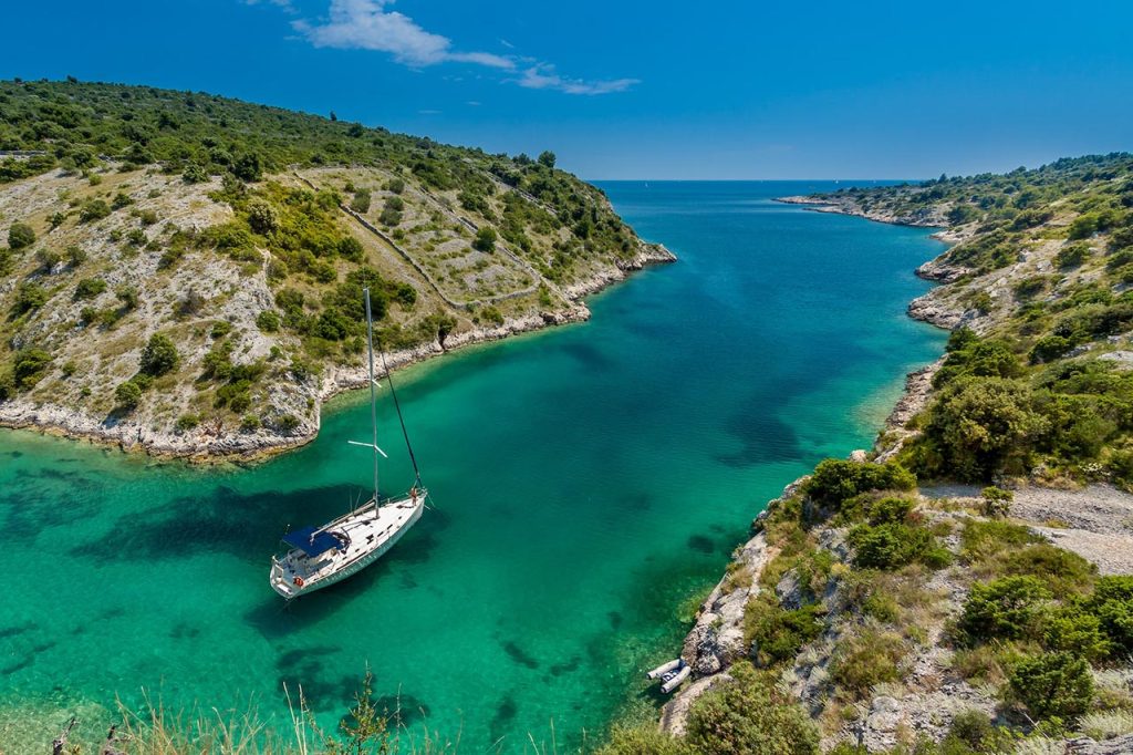 Seguro Viagem Croácia - Na imagem em destaque, Trogir na Croatia - Foto de Sergii Gulenok / Unsplash