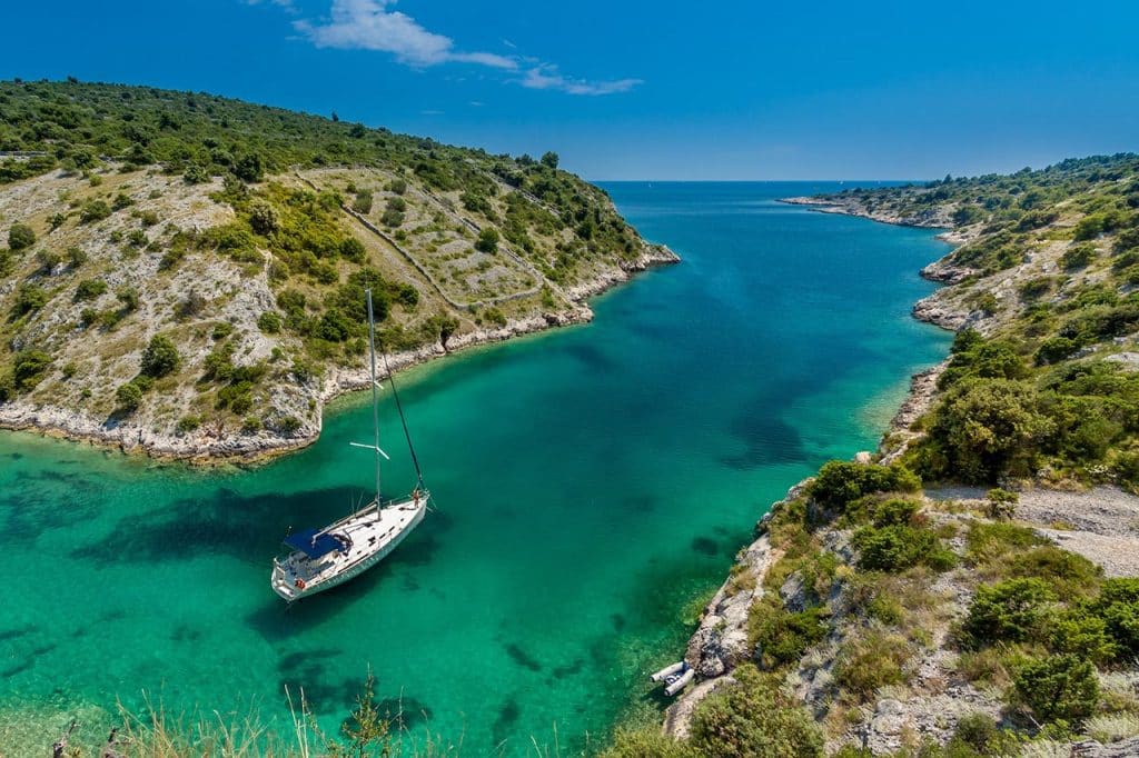 Seguro Viagem Croácia - Na imagem em destaque, Trogir na Croatia - Foto de Sergii Gulenok / Unsplash