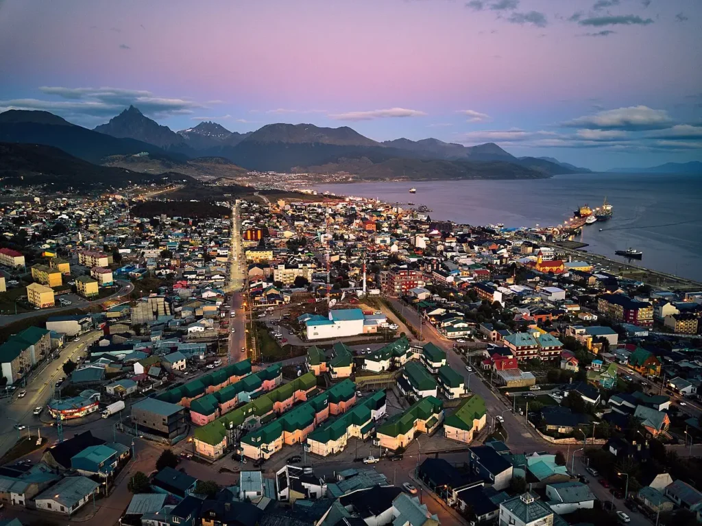 Argentina em Novembro - Ushuaia, Argentina - Foto: Deensel  / Wikimedia Commons