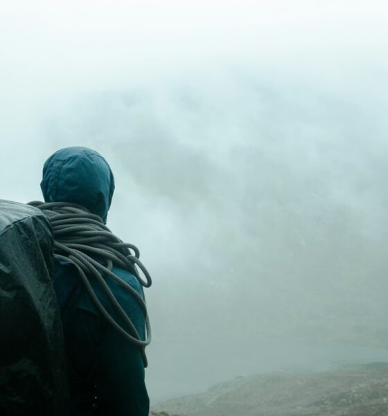 Saco estanque protege seus pertences em ambientes muito úmidos | Foto: Danny Lines/Unsplash.