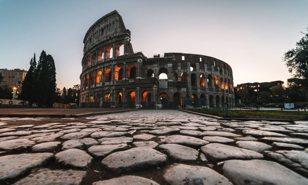 O que fazer em Roma? Coliseu não pode faltar | Foto: Federico di Dio/Unsplash.
