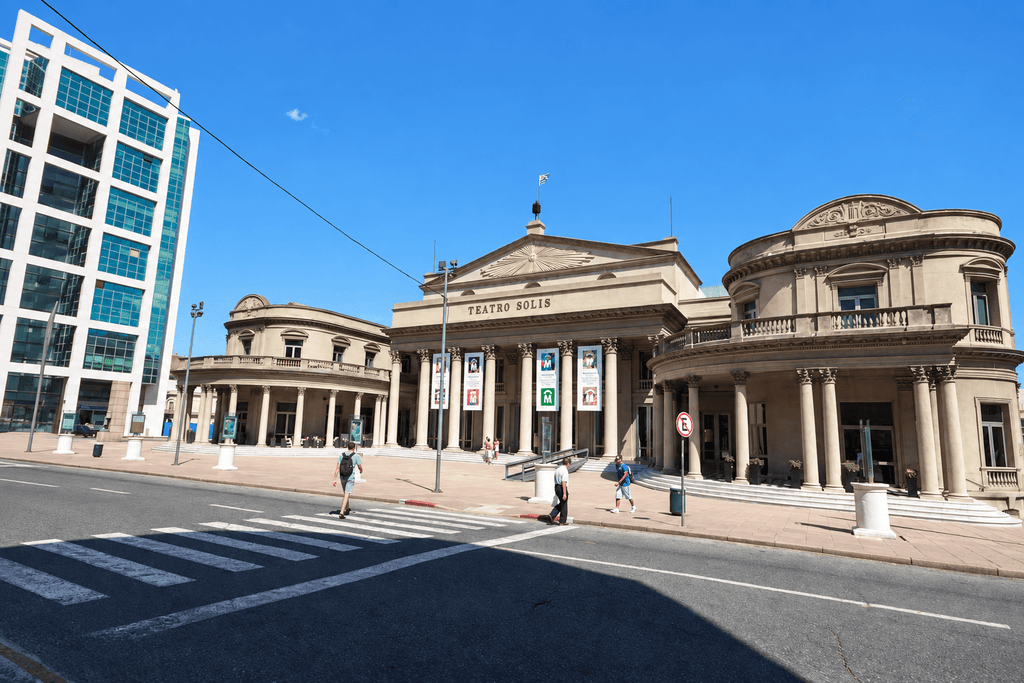 Teatro Solis sob o sol 1