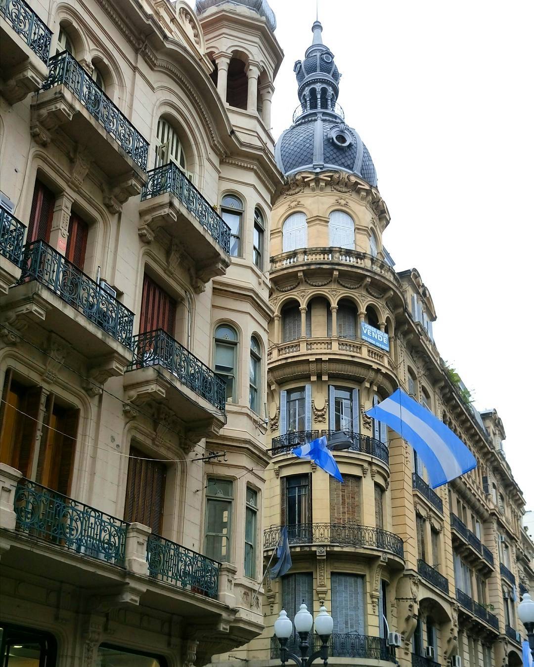 19051344_127682897812059_611818807715744