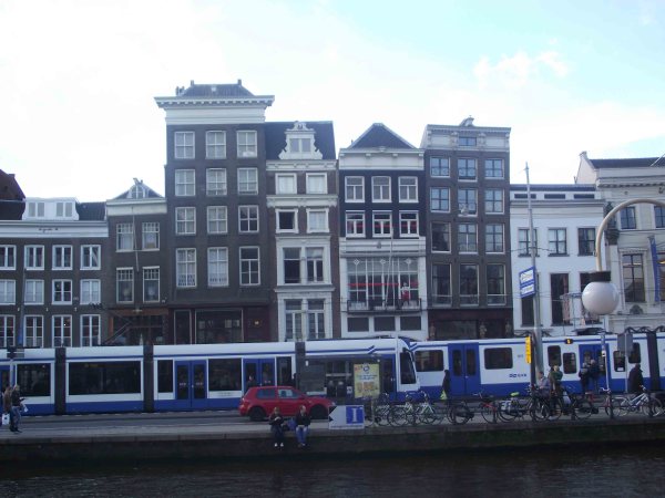 Pr%C3%A9dios-tortos-Amsterdam.jpg?resize=600%2C450