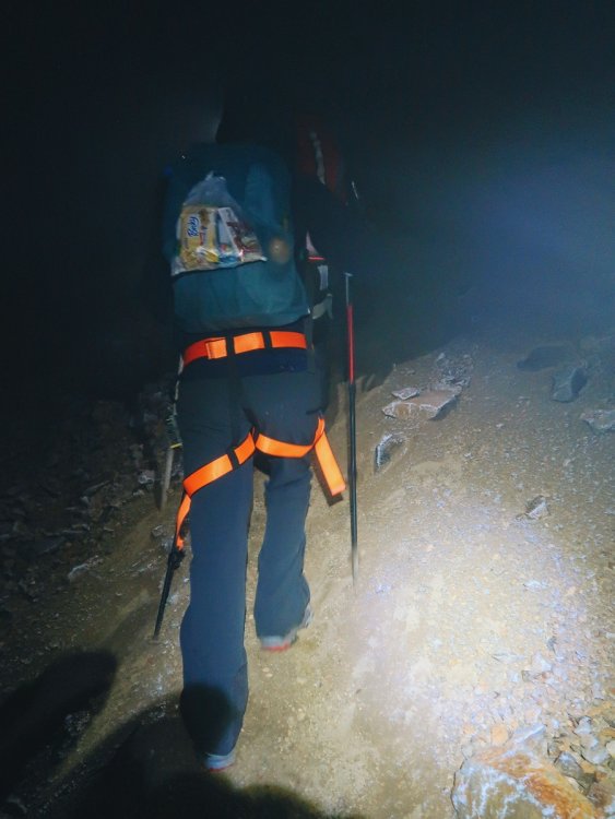 Início do ataque ao cume do Iliniza Norte.