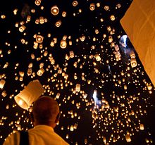 220px-Yi_peng_sky_lantern_festival_San_Sai_Thailand.jpg