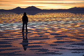 283px-Watching_Sunset_Salar_de_Uyuni_Bolivia_Luca_Galuzzi_2006.jpg