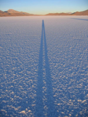 300px-Shadow_on_salar_de_uyuni.jpg