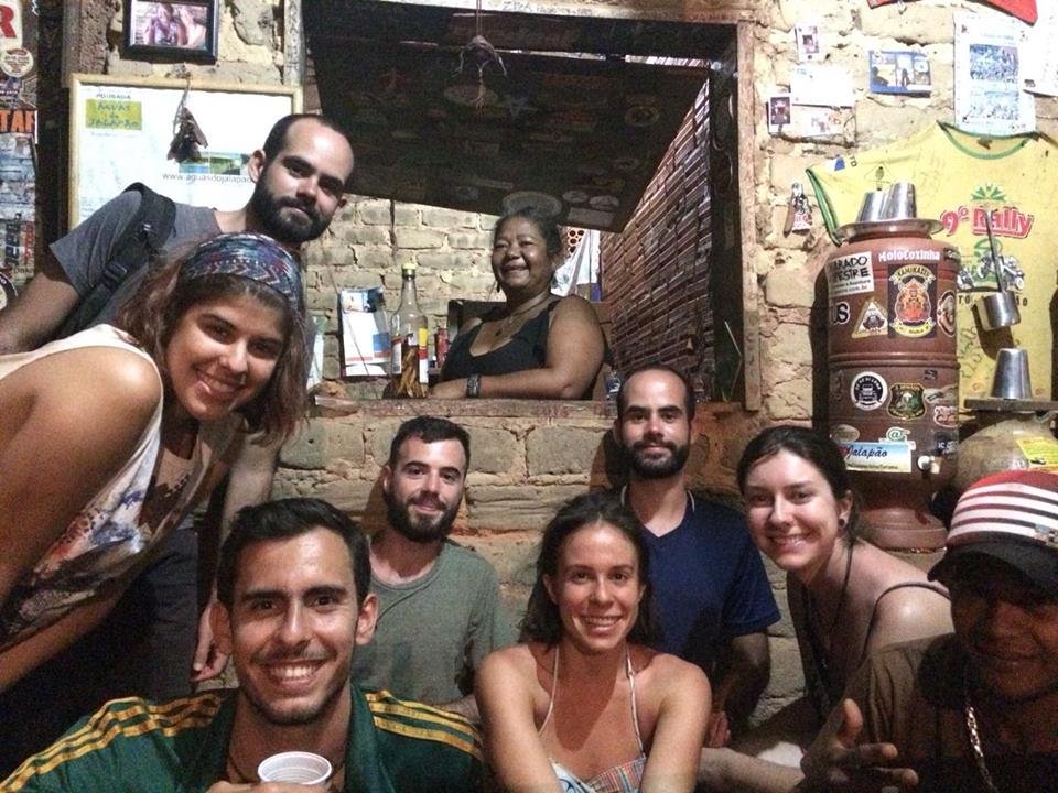 A imagem pode conter: 9 pessoas, incluindo JoÃ£o Mariante Santana, Guilherme Navarro, Maria Pelissari e Priscila Lydia Petrelli, pessoas sorrindo, pessoas sentadas e Ã¡rea interna