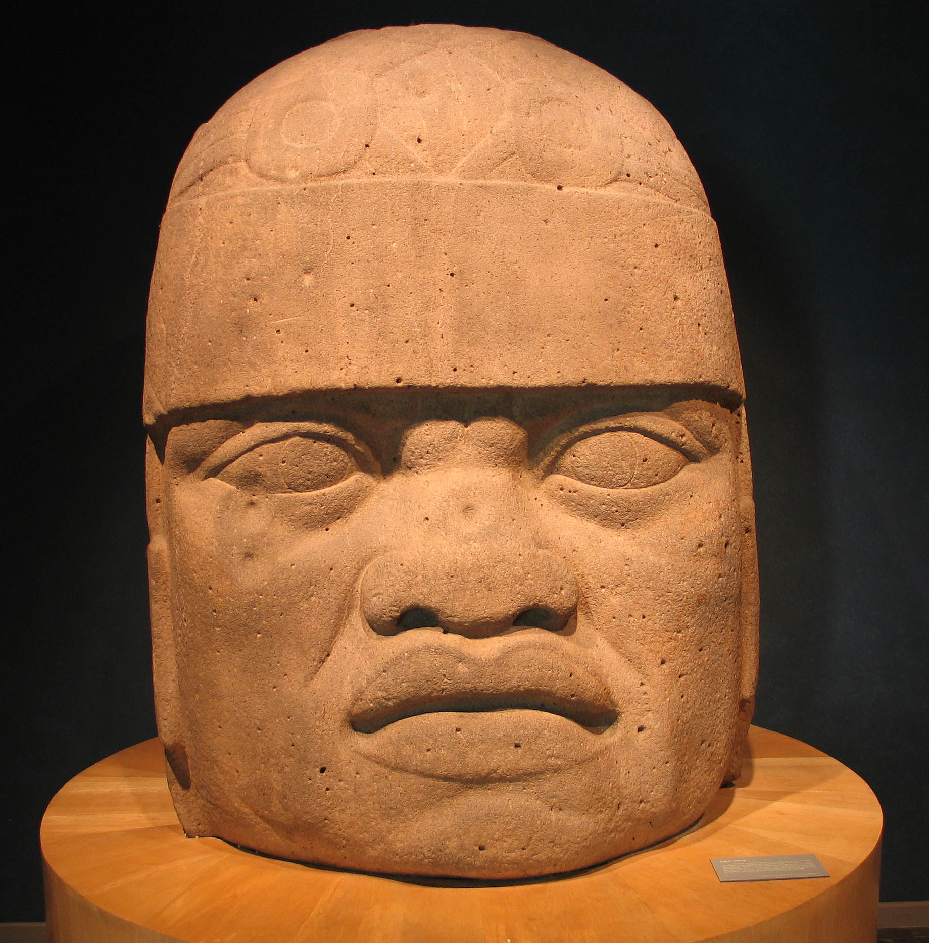 20041229-Olmec_Head_%28Museo_Nacional_de_Antropolog%C3%ADa%29.jpg