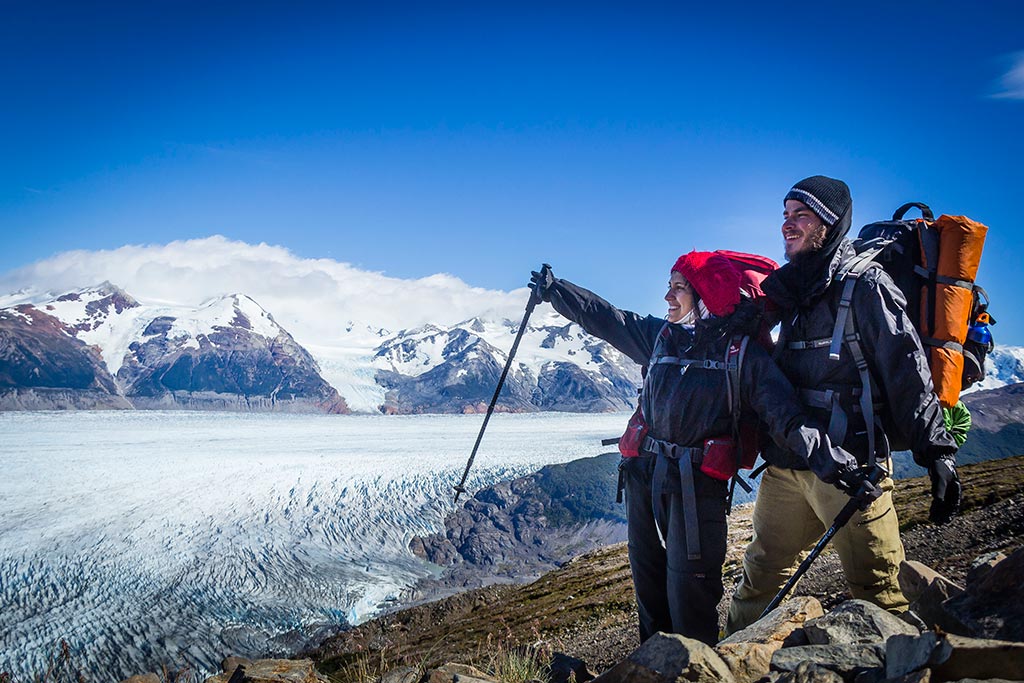 Torres-del-Paine-Trilha-Perros-para-Paso-N%C3%B3s-e-o-glaciar-Grey-no-fundo.jpg