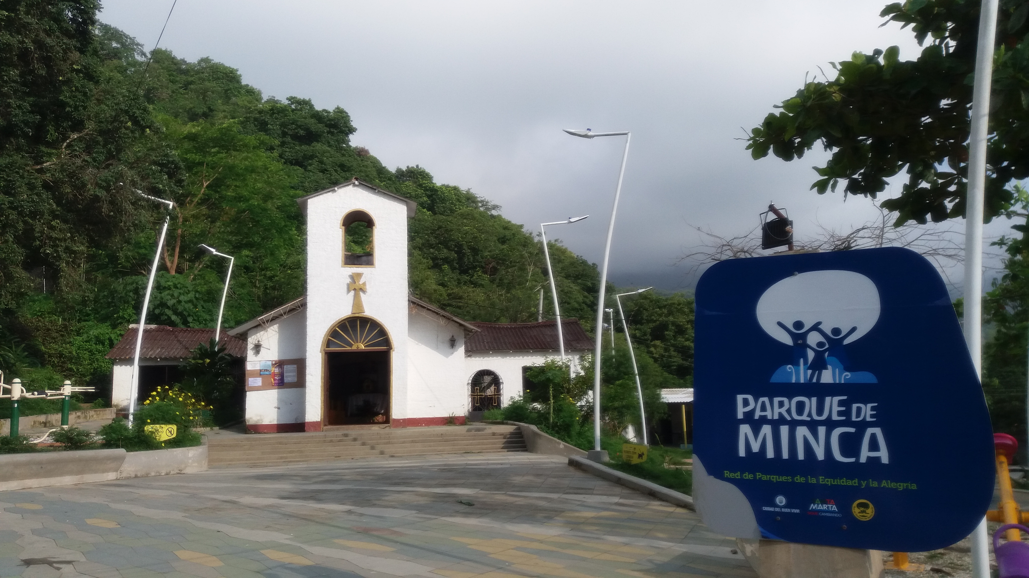 4bd889_3f42d4dce69d4e04ba1d7f45e3be425b~