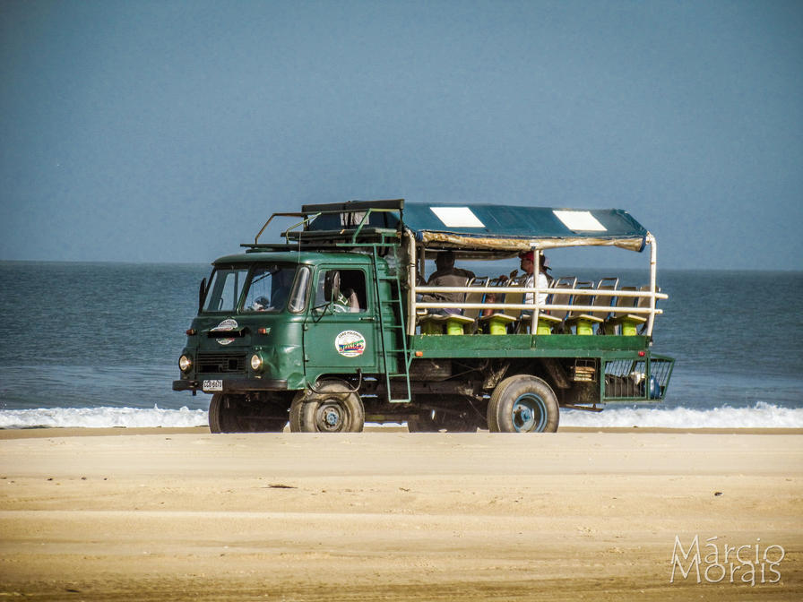 f2f2e3_5df87fc8c03943bfb7bdc1c13aec20c8~