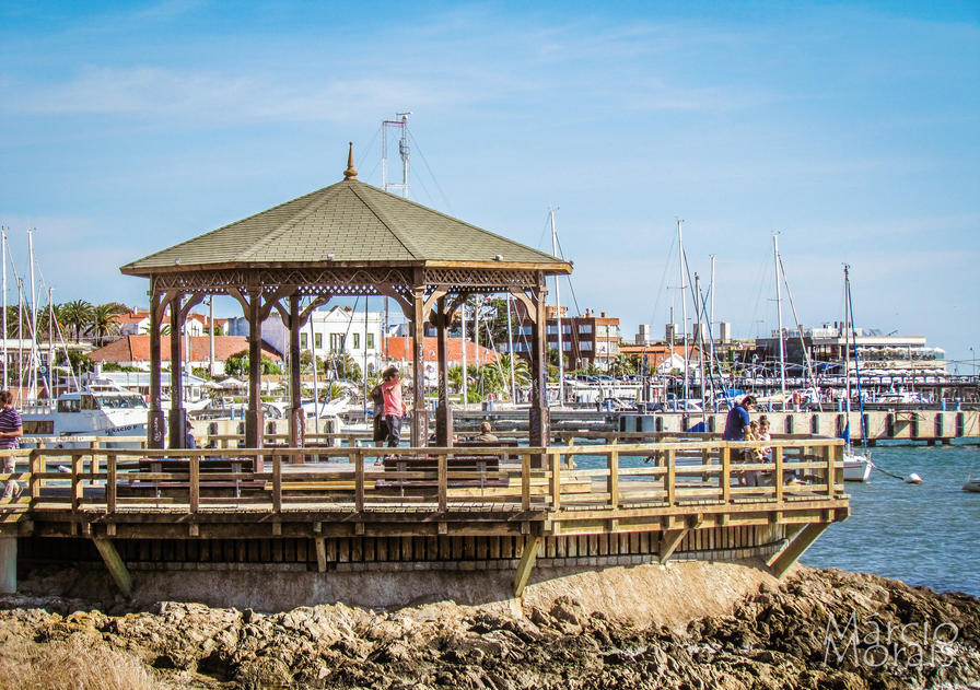 f2f2e3_e26cf18ec80e4a24abc2de28ba14ffcf~