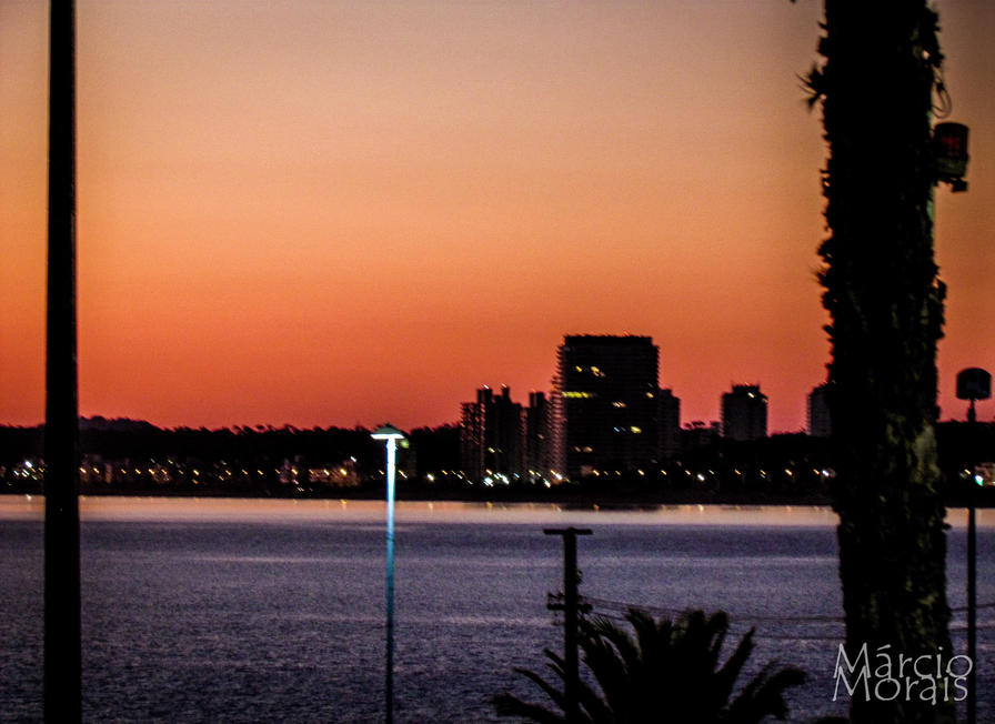 f2f2e3_d06196c042734d98a4b28398ef8e3fec~