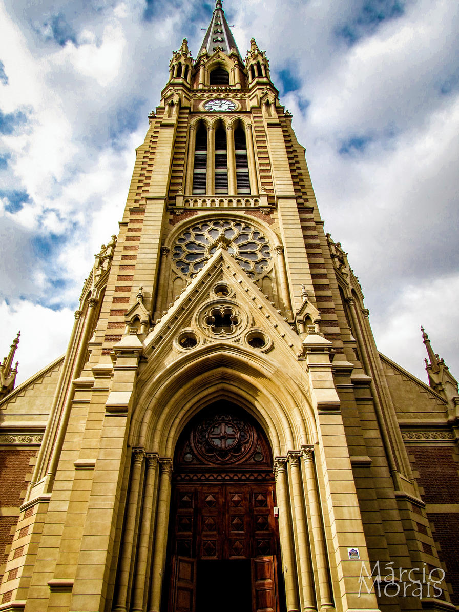 f2f2e3_b264becf94934bd19462ae329715ae11~