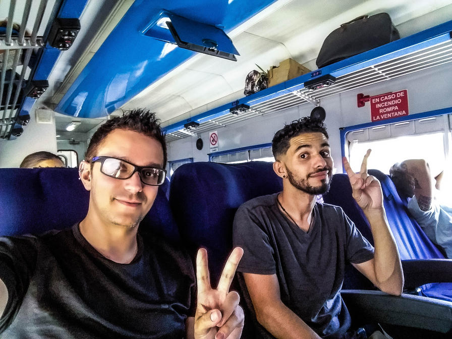 f2f2e3_324e8b5a01a8498bb46f93df5fbb0d9d~