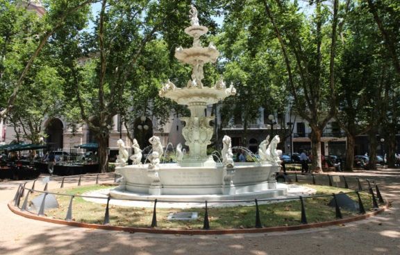 plaza-constitucion-montevideo-uruguay+1152_13655368423-tpfil02aw-21571.jpg
