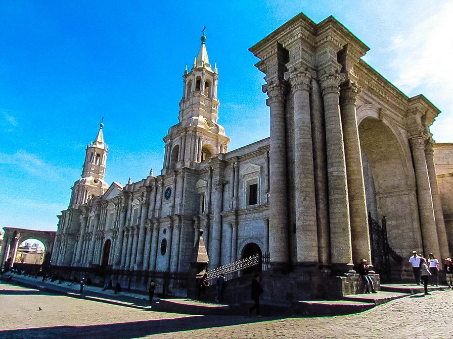 f2f2e3_511d892f577b42eb94c2981990e616a7~