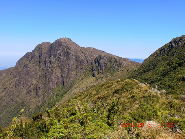 Pico%2520do%2520Marins%2520visto%2520da%2520crista%2520da%2520Pedra%2520redonda.JPG